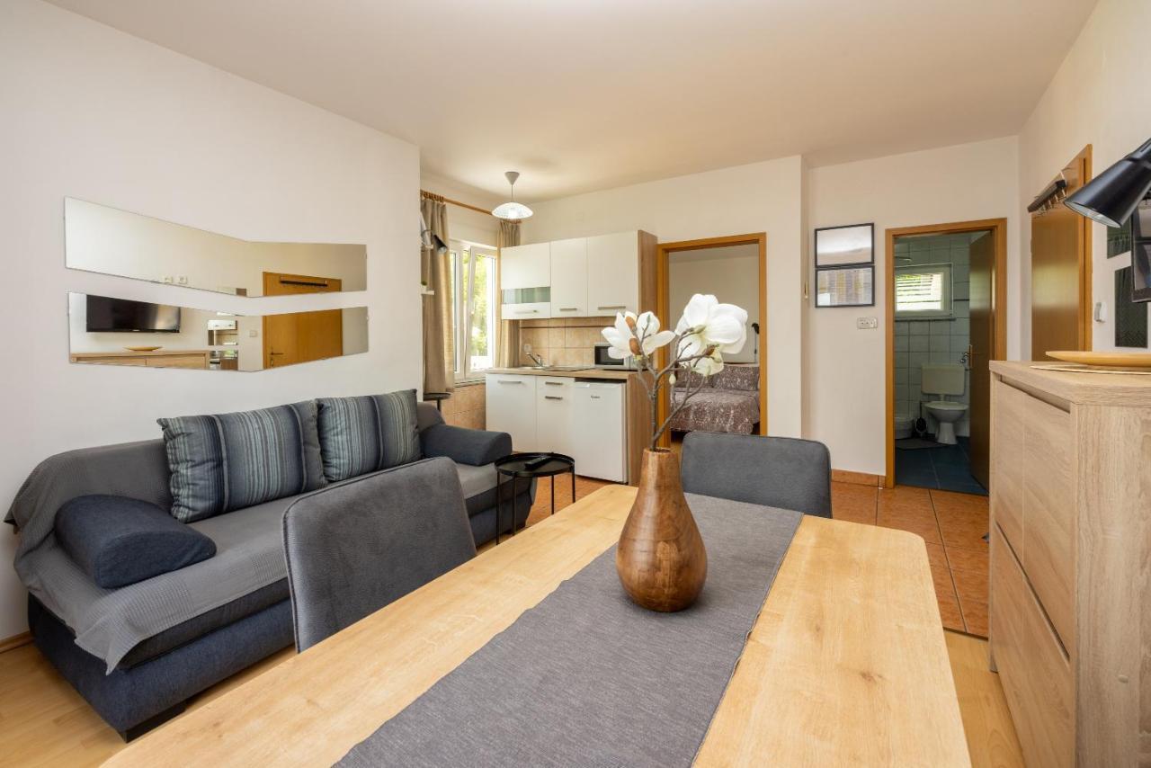 Apartments Claudia Цриквеница Экстерьер фото